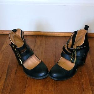 Buckle booties!